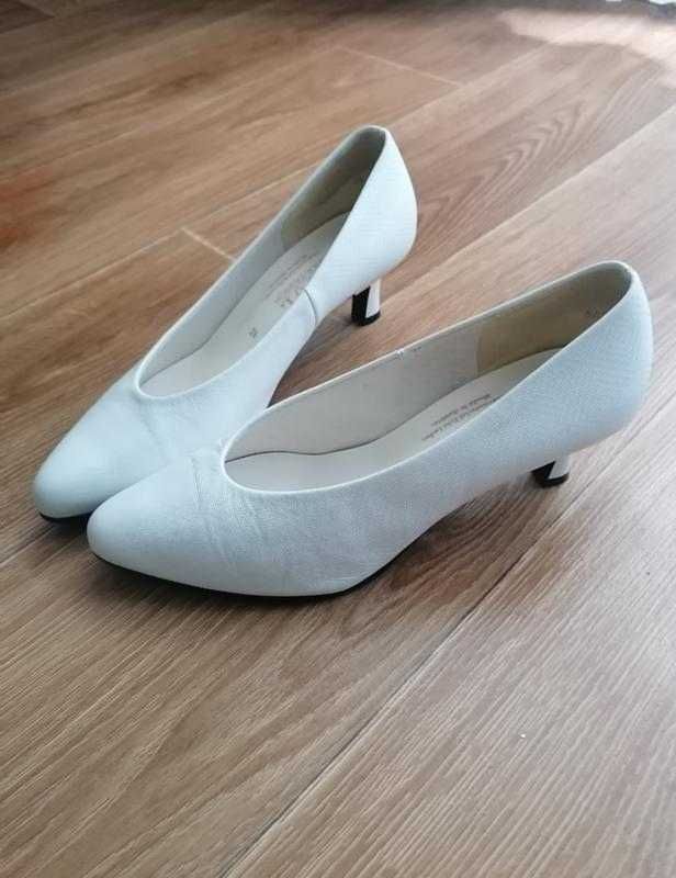 Білі туфлі човники шкіра бренду Hogl