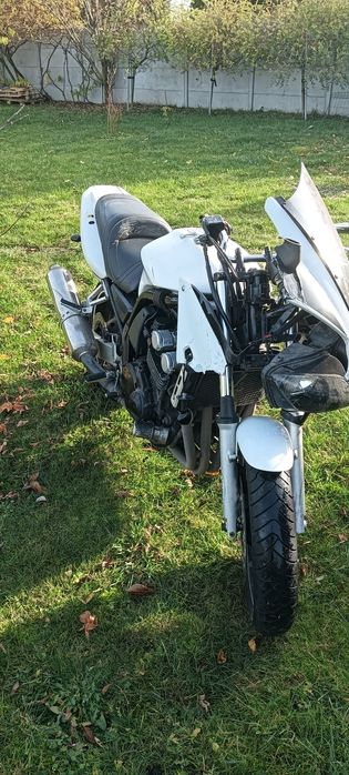 Motocykl Yamaha FZS 600 (uszkodzony)