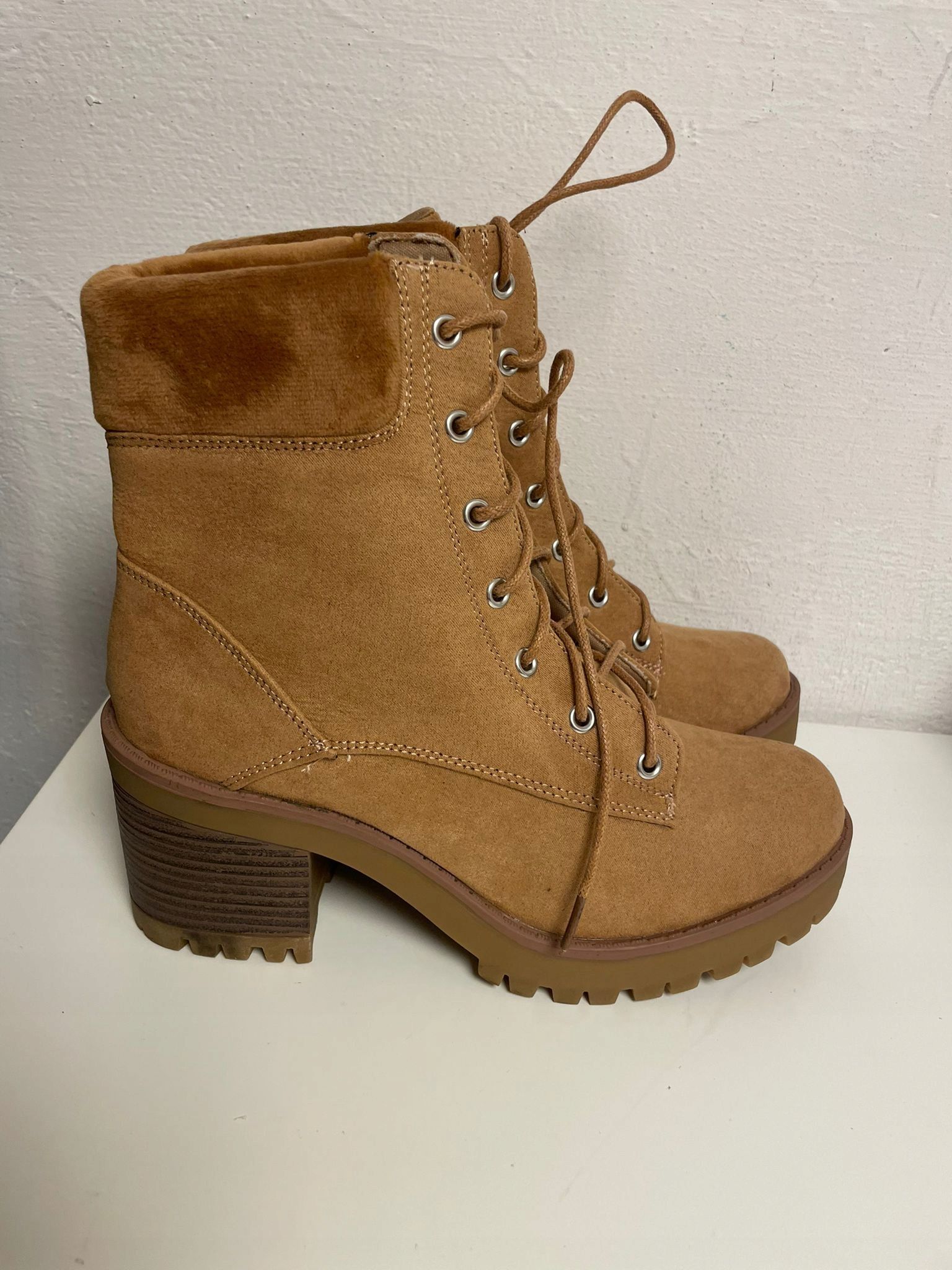 B.P.C botki damskie karmelowe r.39