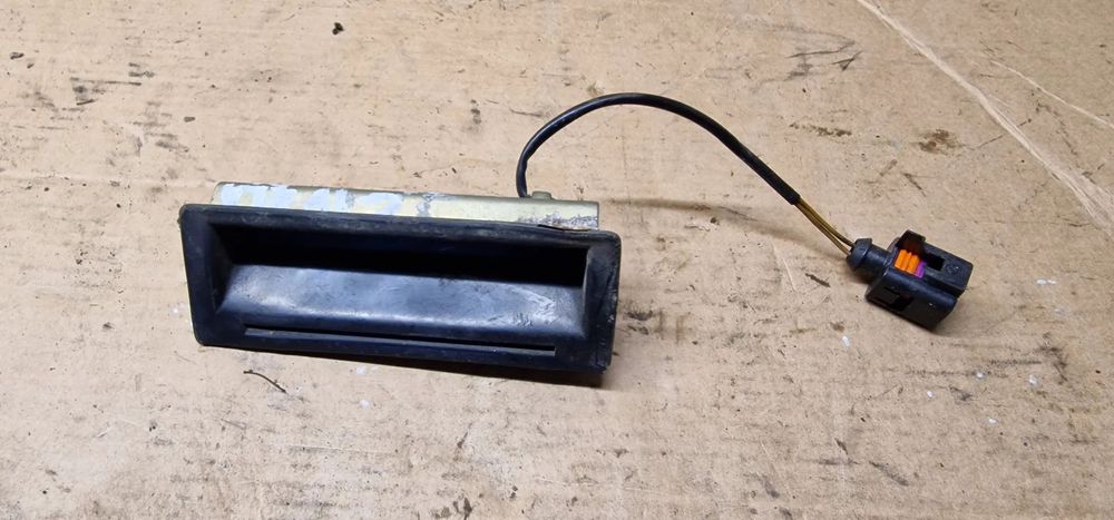 Klamka mikrostyk przycisk klapy bagażnika VW Golf IV 4 Kombi 1J0827566D