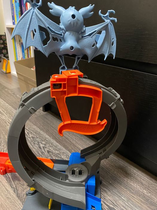 Ігровий набір "Неймовірна атака кажана" Hot Wheels