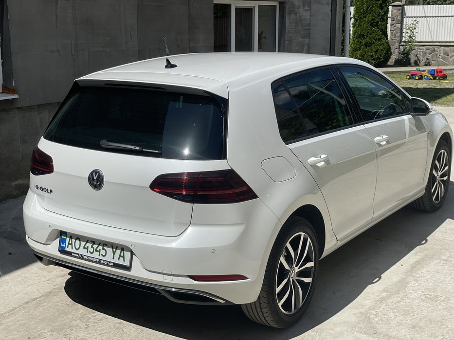 Продам Volkswagen e-Golf 2019
