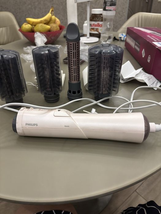 Продаю фен щетку Fhilips Air 7000