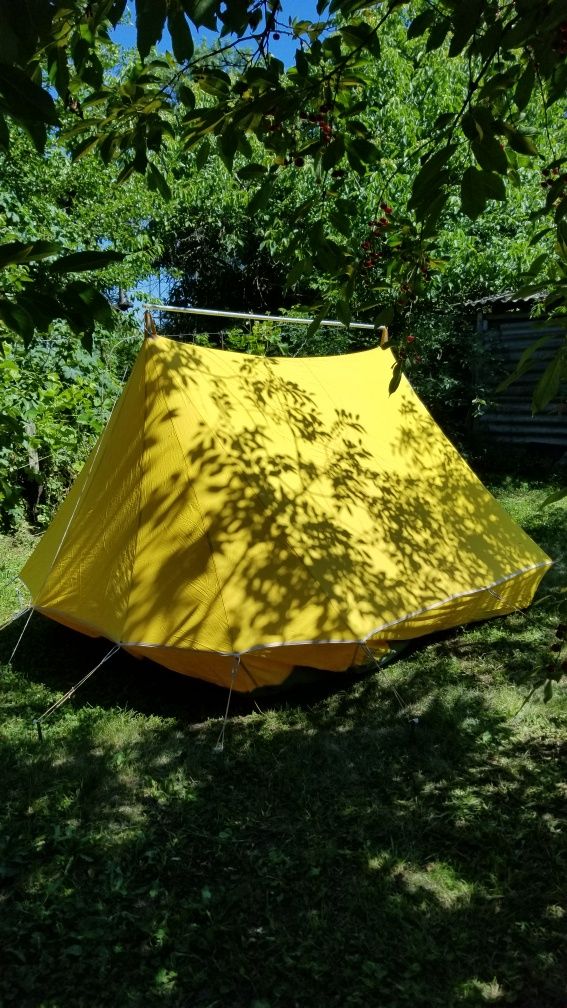 Продам кемпинговую польскую 4-местную брезентовую палатку.