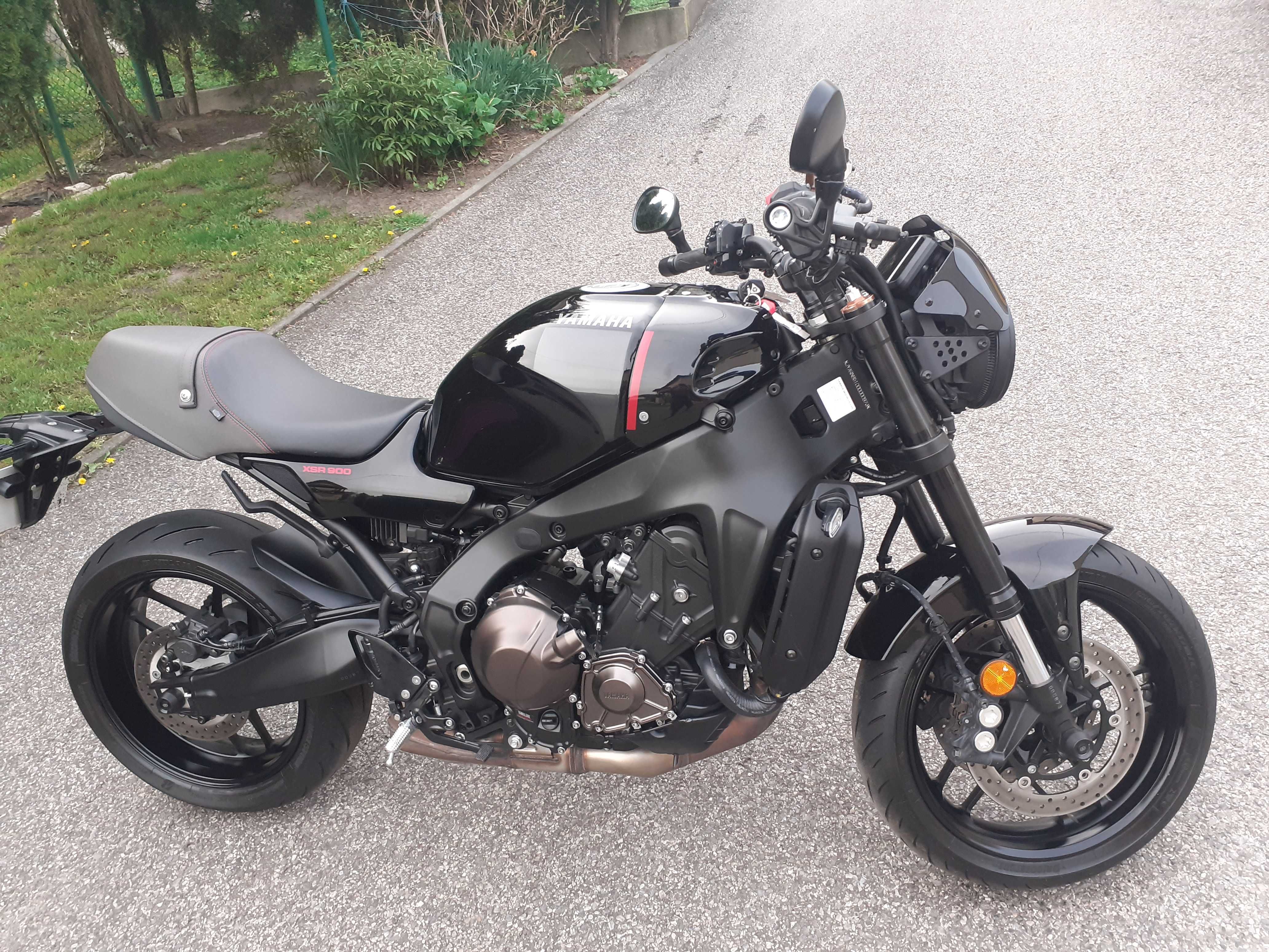 piękna  XSR 900 z 2023 roku stan salonowy przebieg 5810 km.