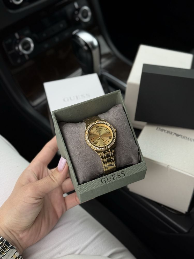 Оригінальній жіночий годинник Guess