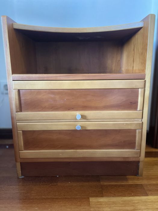 Conjunto: Roupeiro, Cómoda e 2 Mesas de Cabeceira - Como Novo