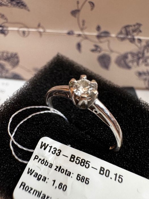 Nowy pierścionek z brylantem 0,15 ct, certyfikat, paragon