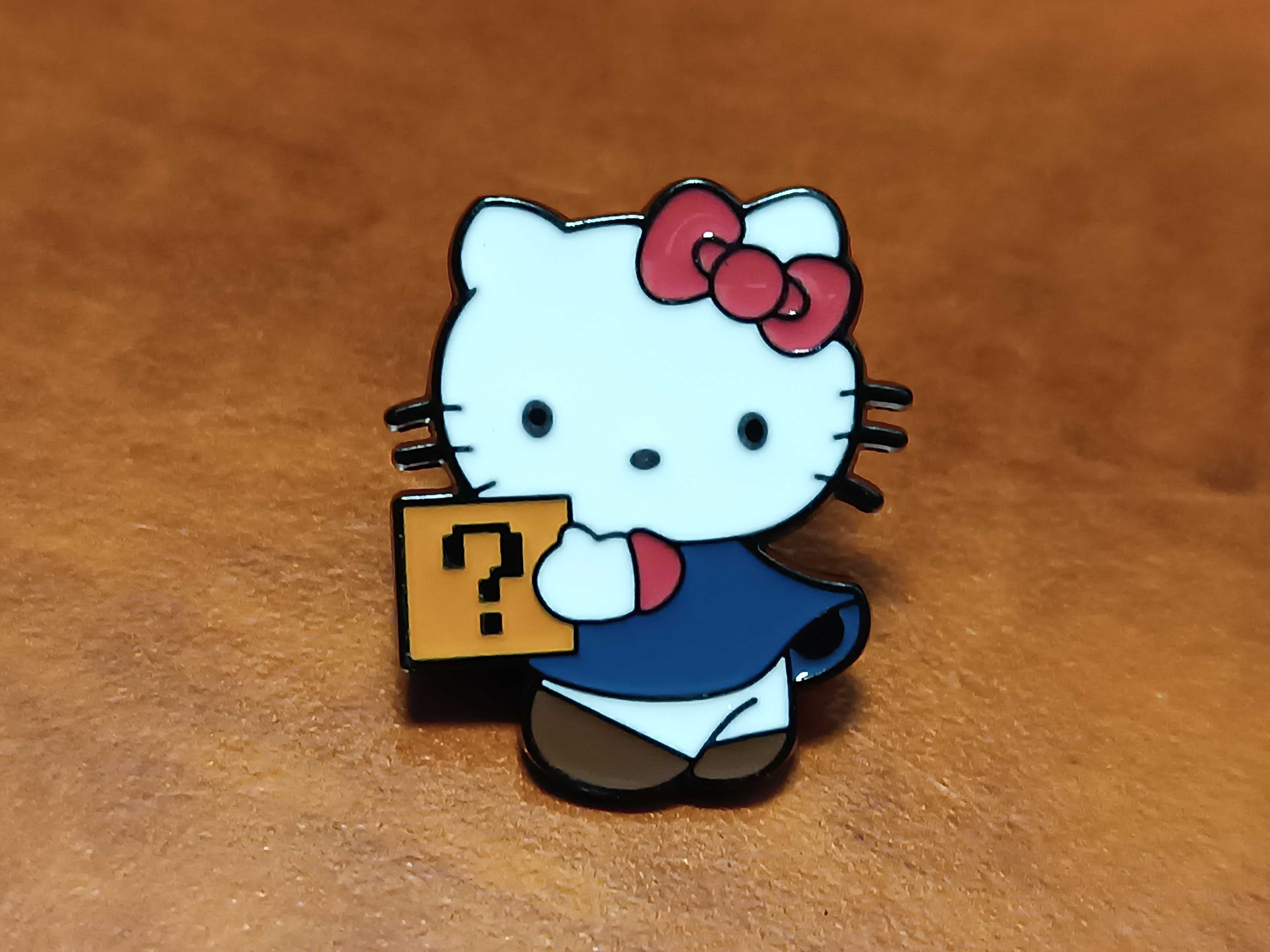 Przypinka, pin, do plecaka, na ubrania Hello Kitty