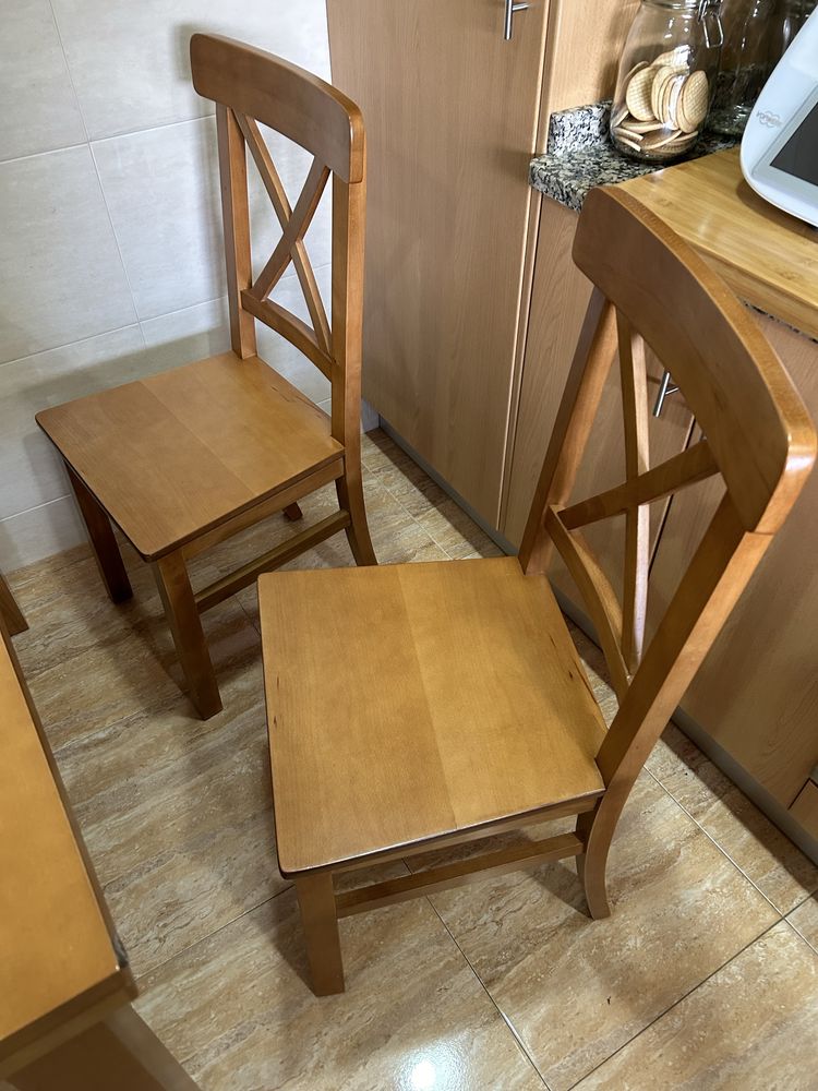 Mesa e 4 cadeiras