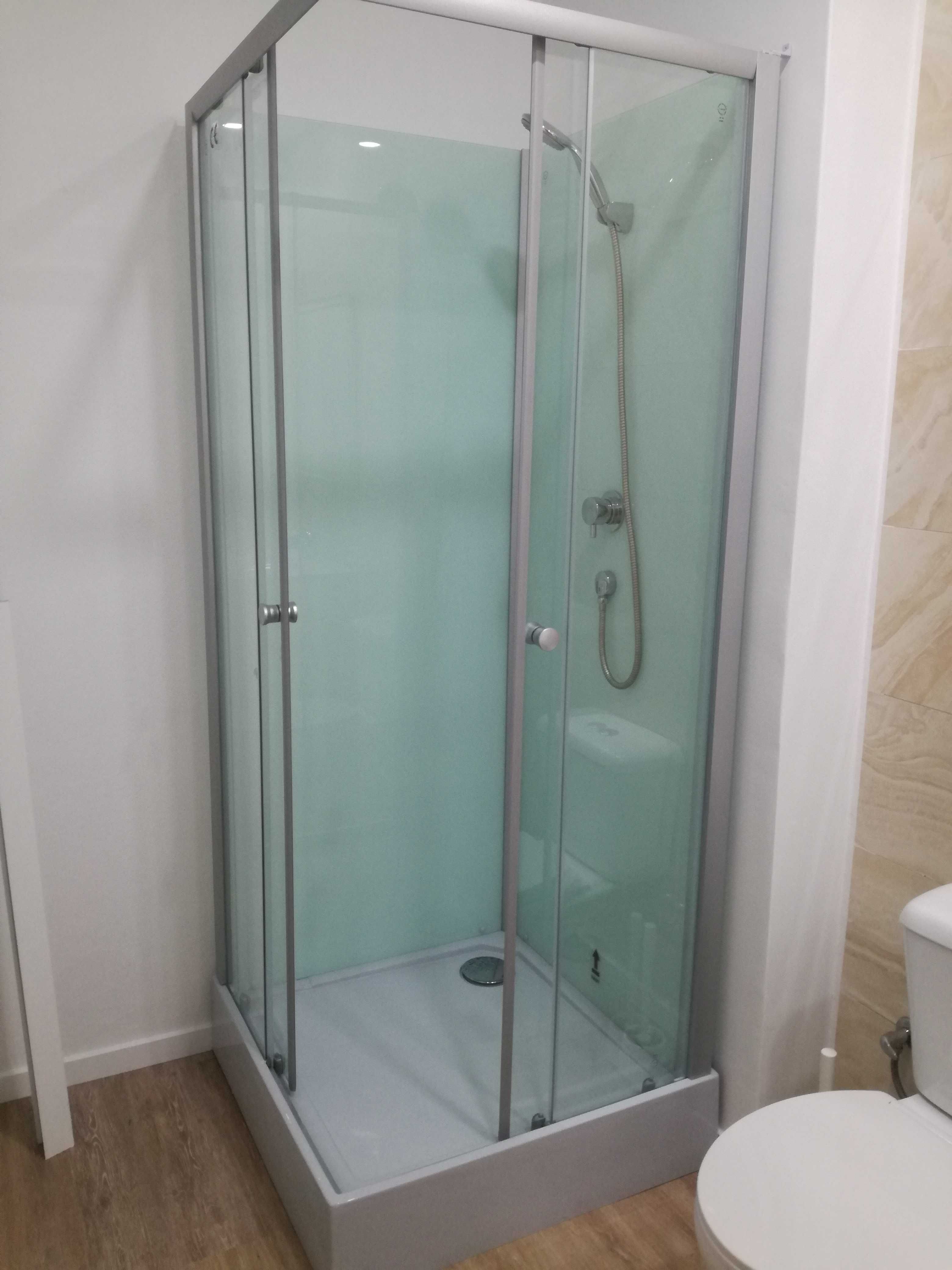 Quarto com WC privativo e sala refeições privada
