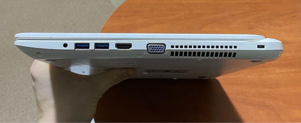 Ноутбук Toshiba Satellite L50-B-1TX 15.6"/4GB RAM/120GB SSD! N2016