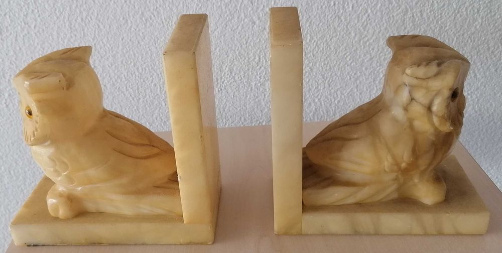 Suporte/apoio para livros, em pedra