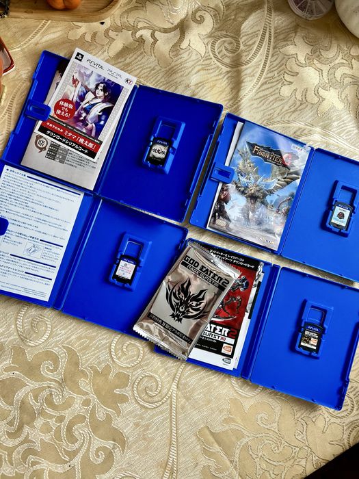 Лот картриджей ps vita