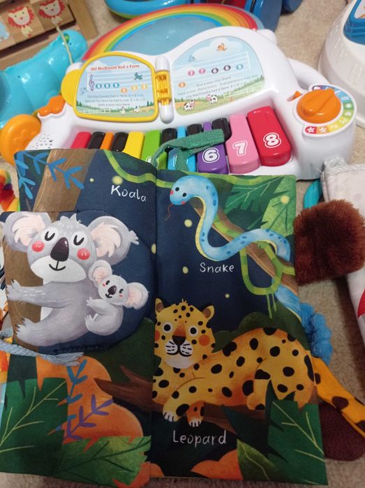 Дитячі іграшки одним лотом