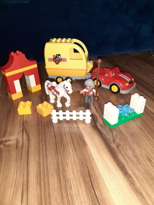 Lego duplo przyczepa dla konia 10807 i turniej/rycerz na koniu 10568