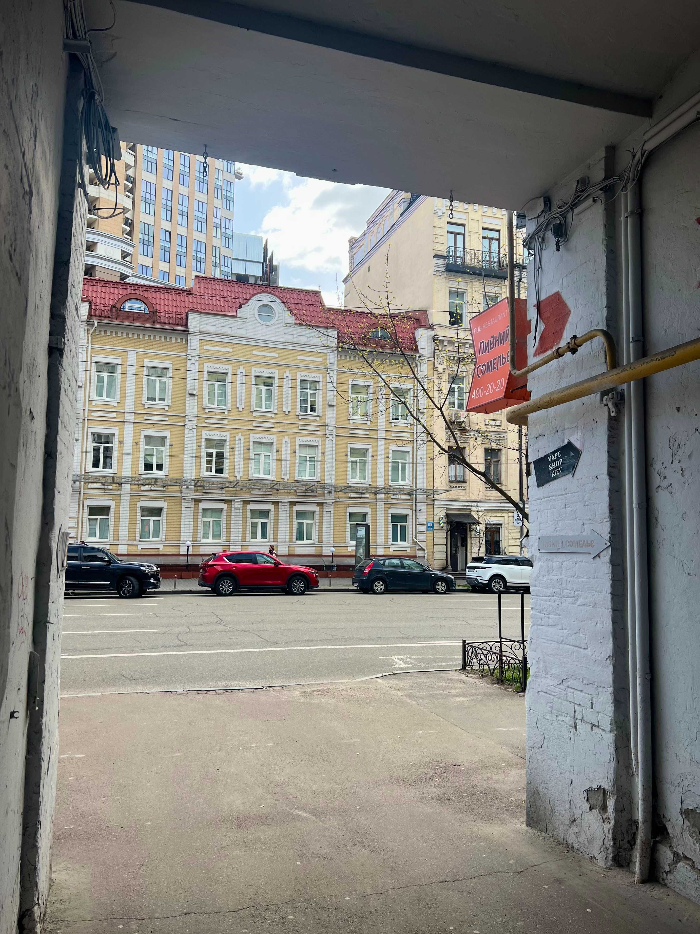 Хостел на Саксаганського, метро Площа Українських Героїв 5 хв