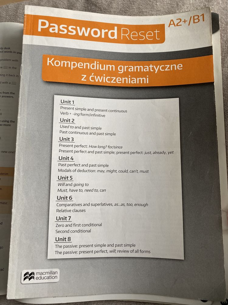 PODRECZNIK I ĆWICZENIA Język angielski Password reset A2+/B1