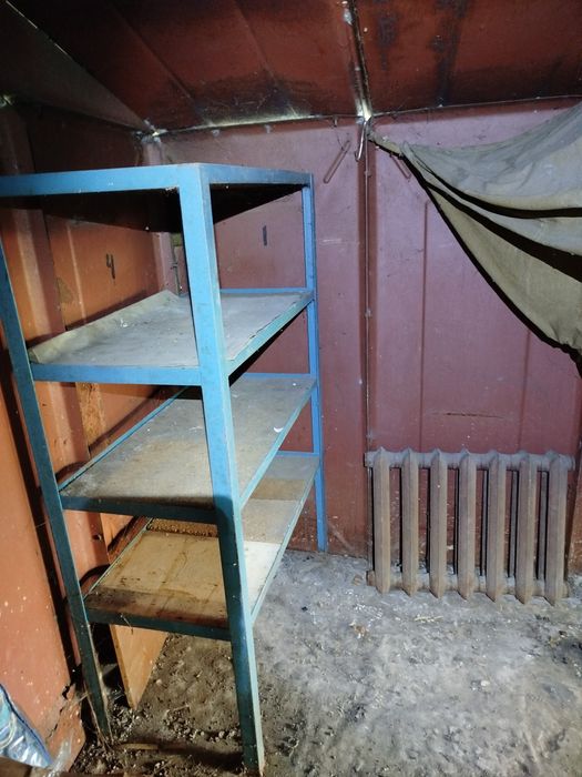 Продам стелажі само вивозом