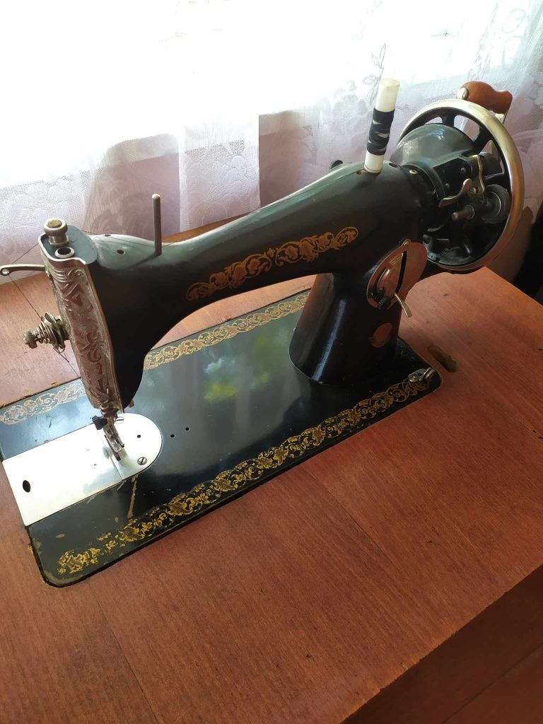 Швейна машинка механічна
