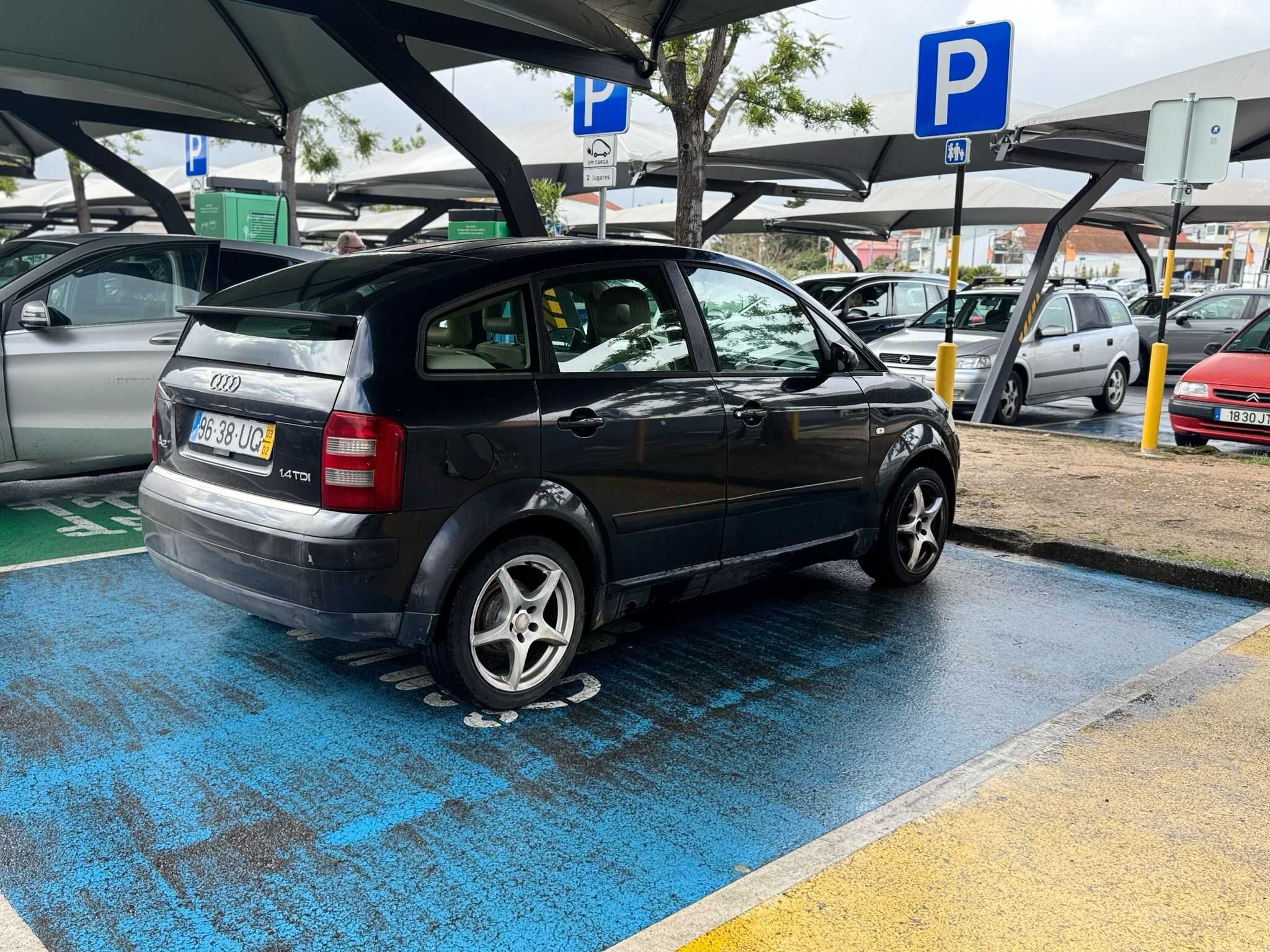 Audi A2 1.4 TDI Carro Excelente