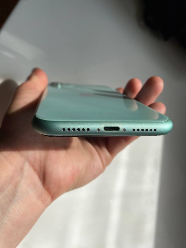 iPhone 11 64 ГБ смартфон