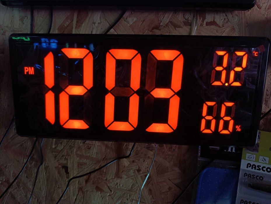 Великий 35см*15см Настільно-настінний LED годинник новий