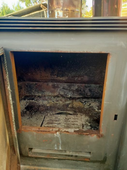 Vendo salamandra está como nova.