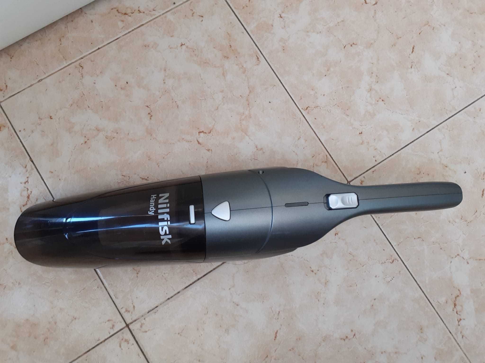 Vendo aspirador vertical. Marca Nilfisk. Usado. Ideal para peças