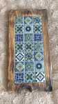 Deska do serwowania serów i wędlin z kafelkami w stylu azulejos