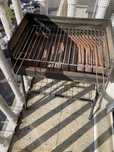 Barbecue a carvão com tampa em inox para abafar carvão