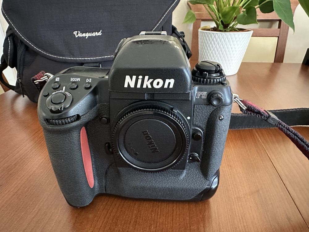 Nikon F5 aparat analogowy