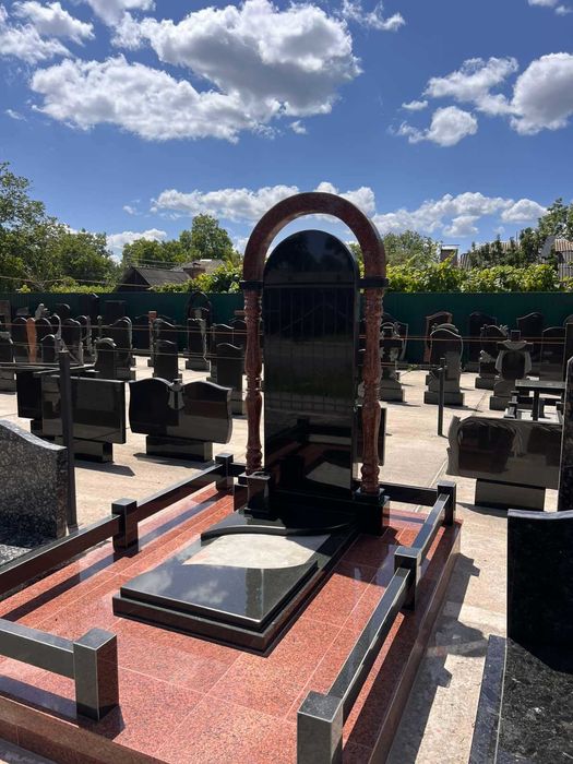 Виготовлення пам'ятників, Короленка 5.