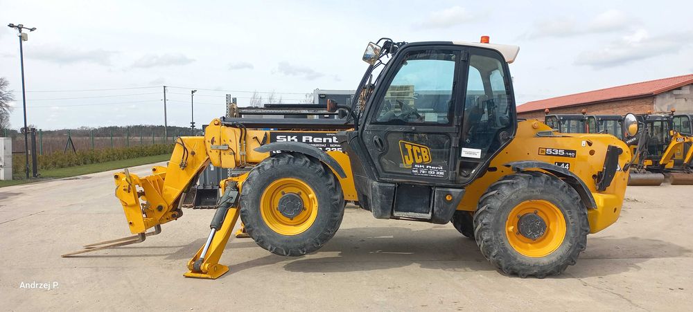 USŁUGI/WYNAJEM Ładowarka teleskopowa JCB 535-140