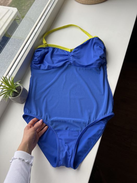 Яскравий суцільний купальник спільний злитний