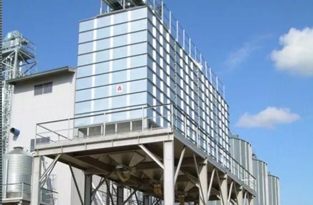 nowy Silos spedycyjny wraz z podnośnikami kubełkowymi i odpylaczem