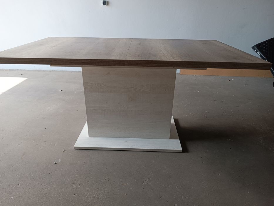 Stół rozkładany nowy