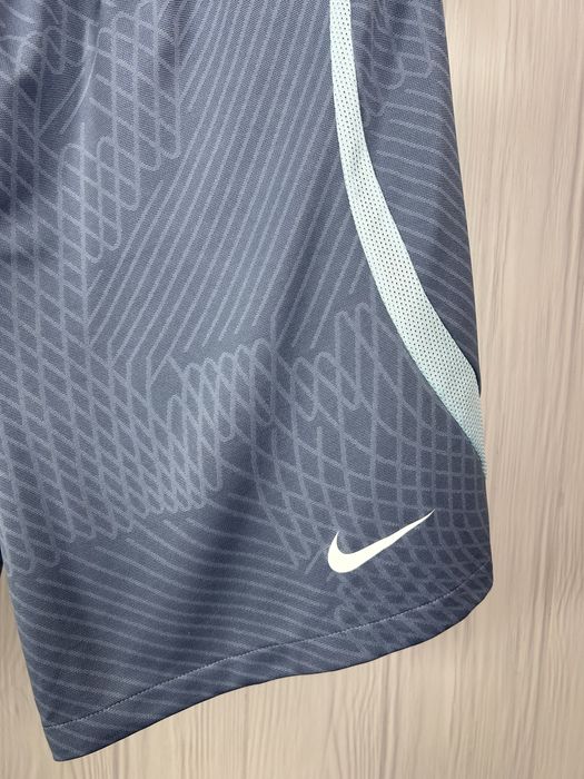 Nike Dri-Fit Strike III легкі спортивні шорти Оригінал!