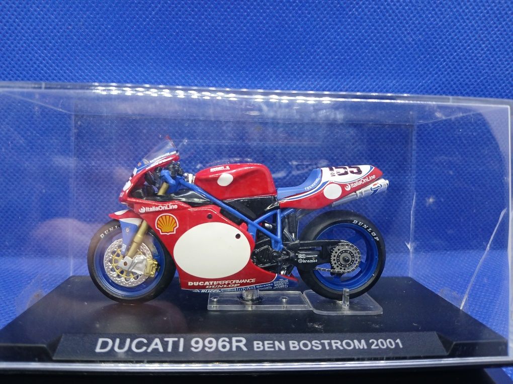 Miniaturas  Moto GP modelo 1/24 8 modelos  difrentes