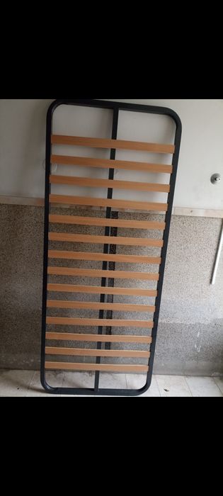 Estrado de cama de solteiro como novo de poa qualidade