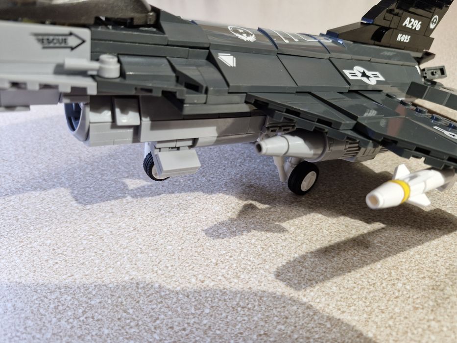 Игрушка конструктор самолет