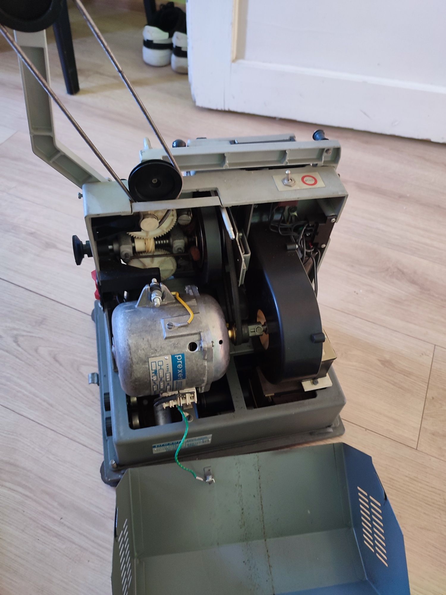 Zabytkowy projektor filmowy prexer AP-28T