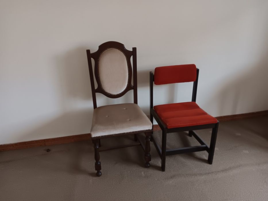 Conju.to de duas cadeiras.