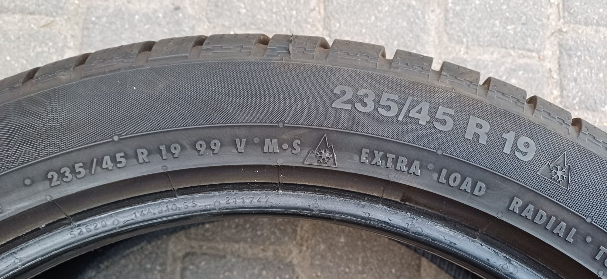 235/45R19 99V CONTINENTAL , komplet opon zimowych.