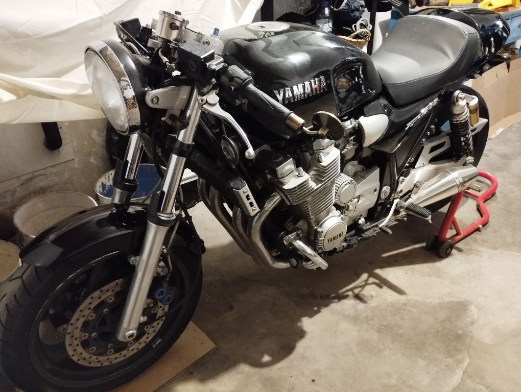 Yamaha XJR 1300 - Café Racer