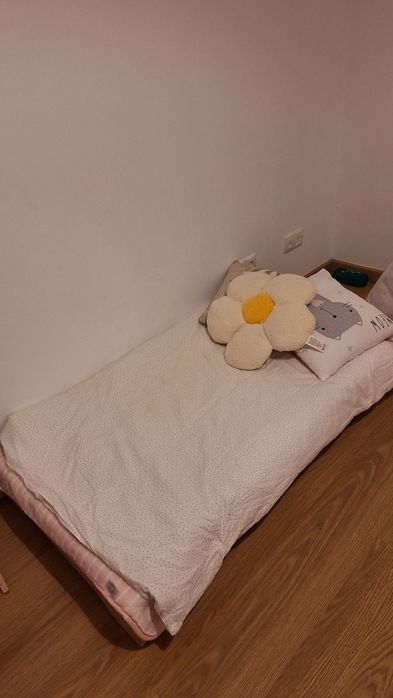 Cama montessori criança