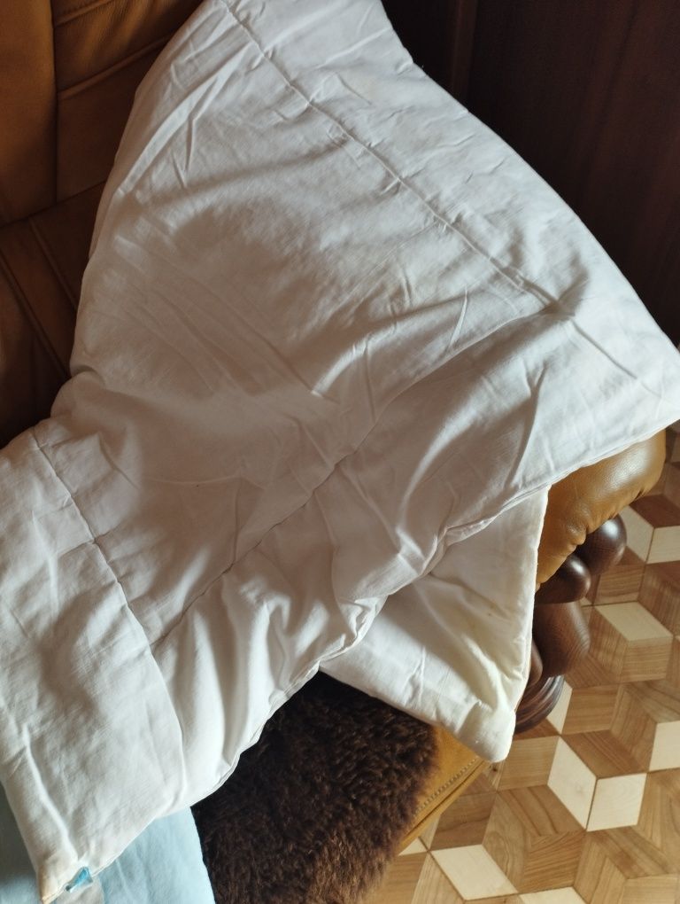 Kołderka z poduszką oraz pościel do łóżeczka