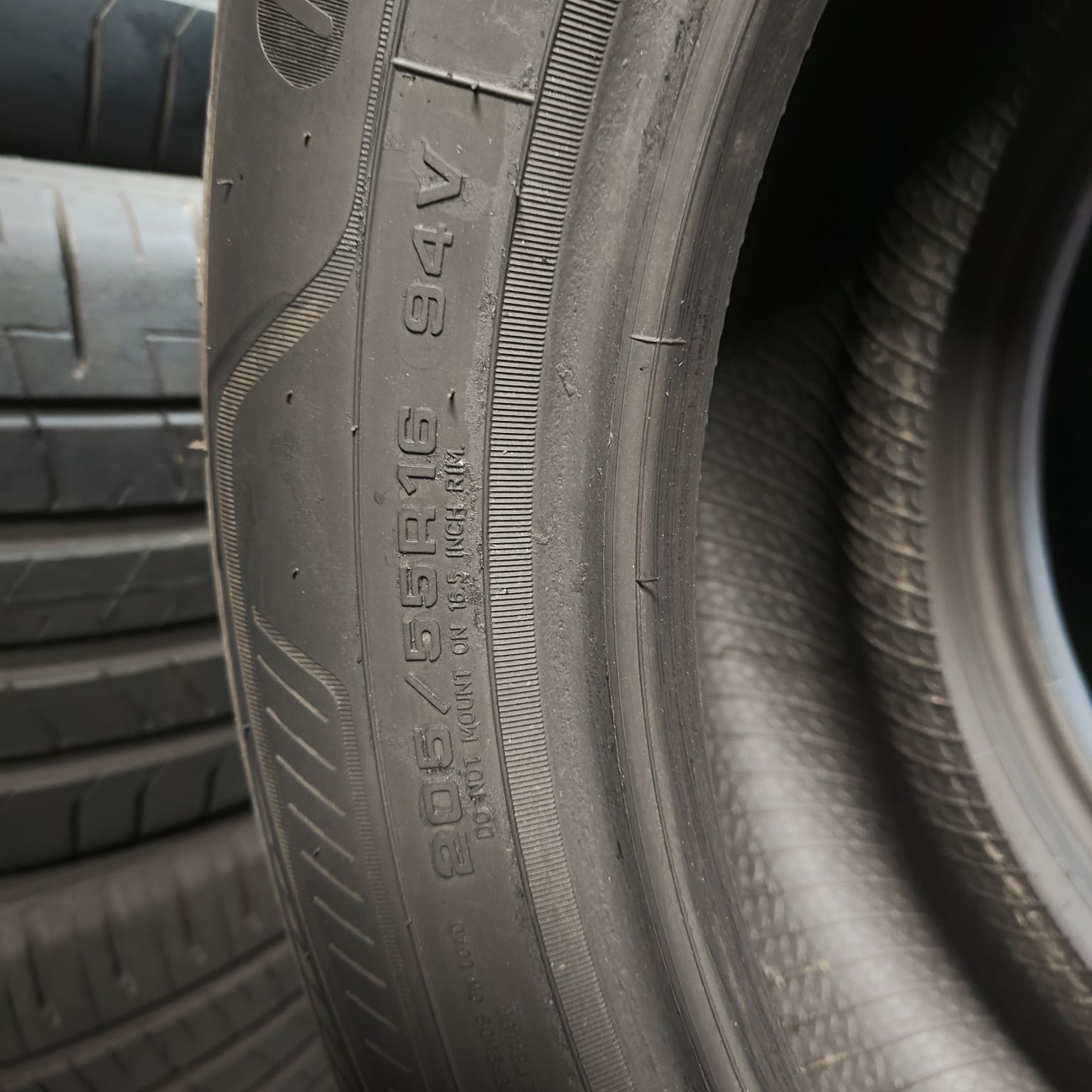 205/55/16 XL Sprzedam parę opon całorocznych Goodyear