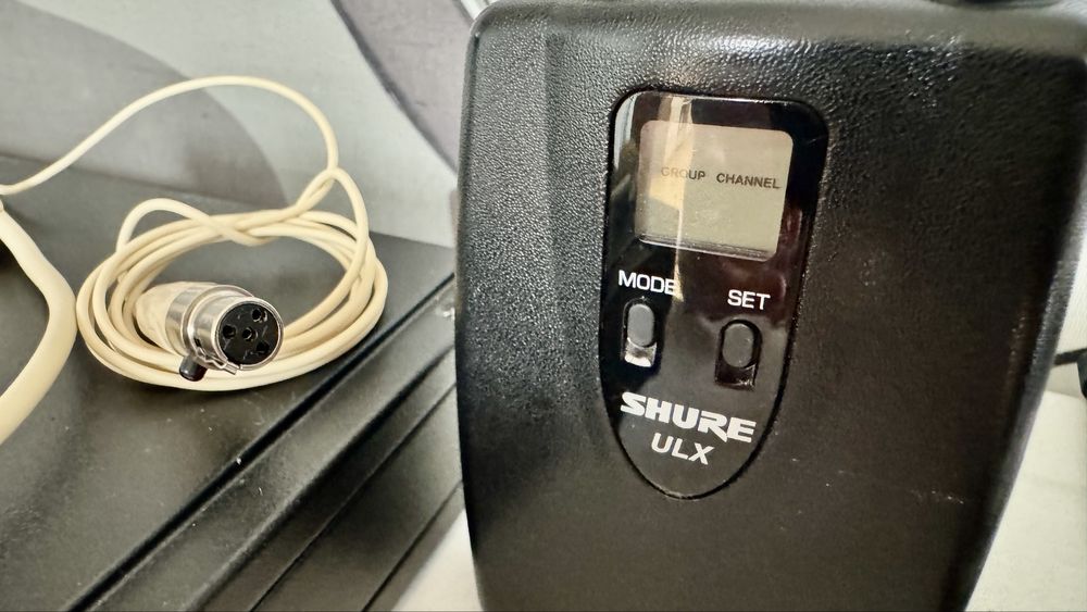 Shure ULXP з бодіпаком та головною гарнітурою, Shure ULX4, ULX1