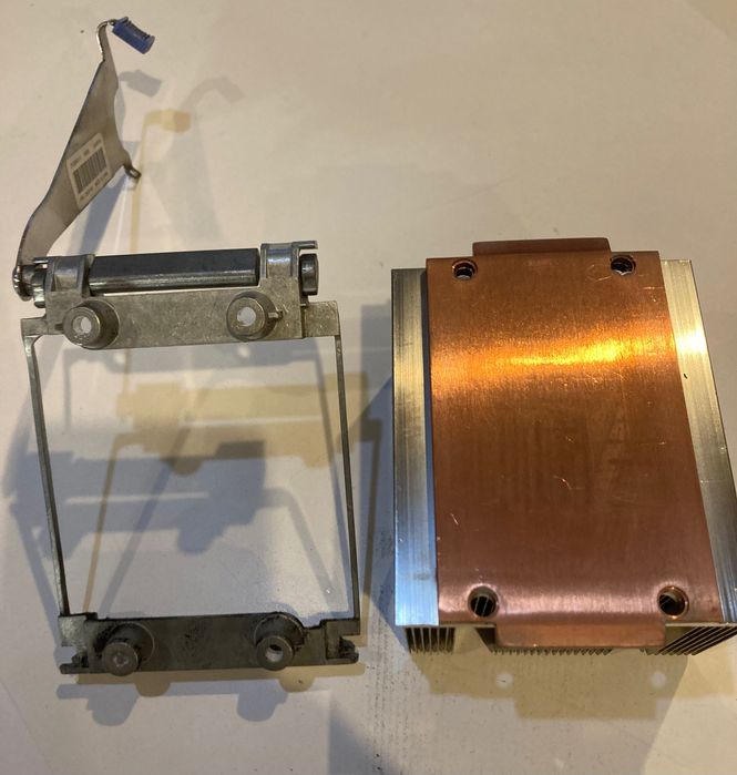 Radiator na procesor lub coś innego z płytką miedzianą